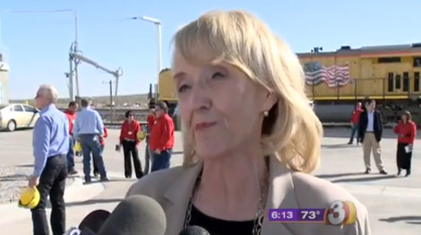 Gov. Jan Brewer punches a reporter?