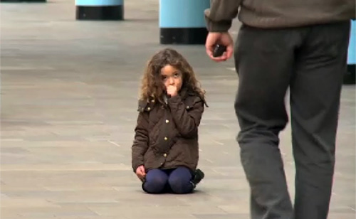 600 People Ignore Lost Child In TV Experiment (VIDEO)