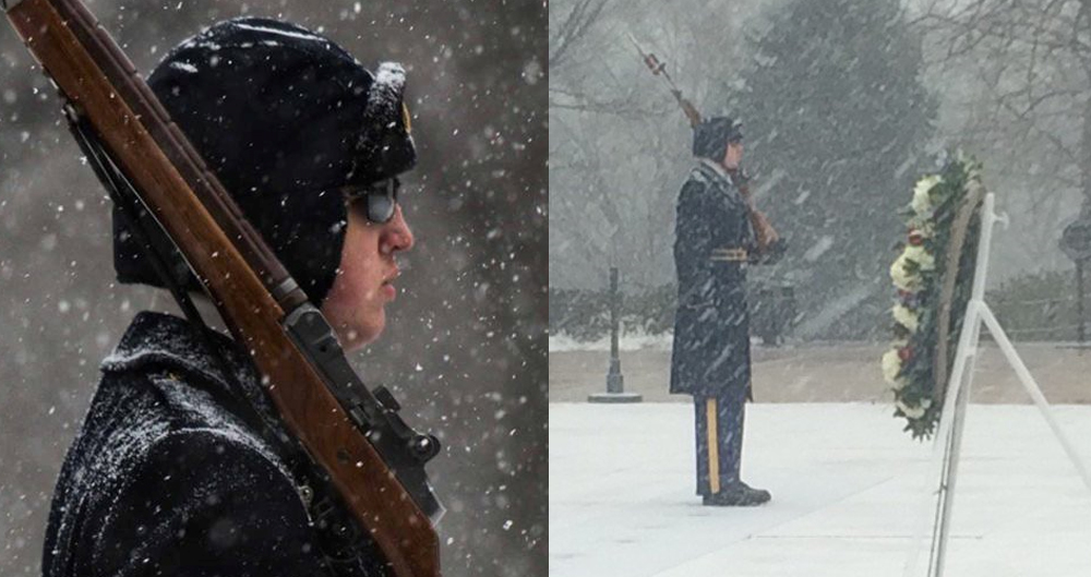 Soldiers Continue Guarding Tomb Of The Unknown Soldier Despite Blizzard – Photos