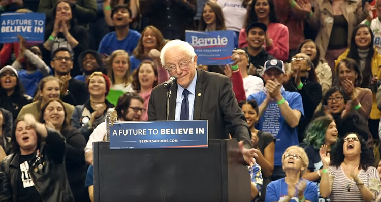 Crowd Goes Wild After Bird of Peace Lands On Sanders’ Podium During Speech – Video